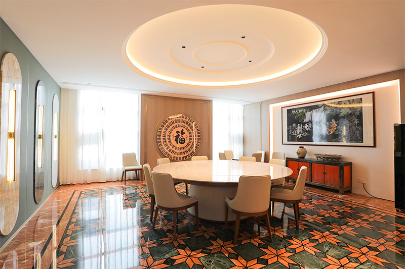 পাথরের বাড়ির আসবাব